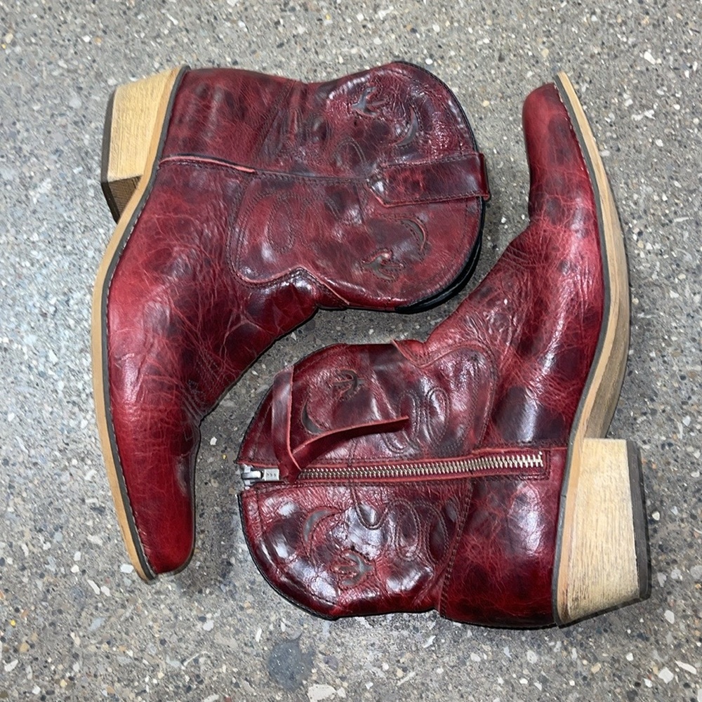 dingo Red Leather Ankle Booties
